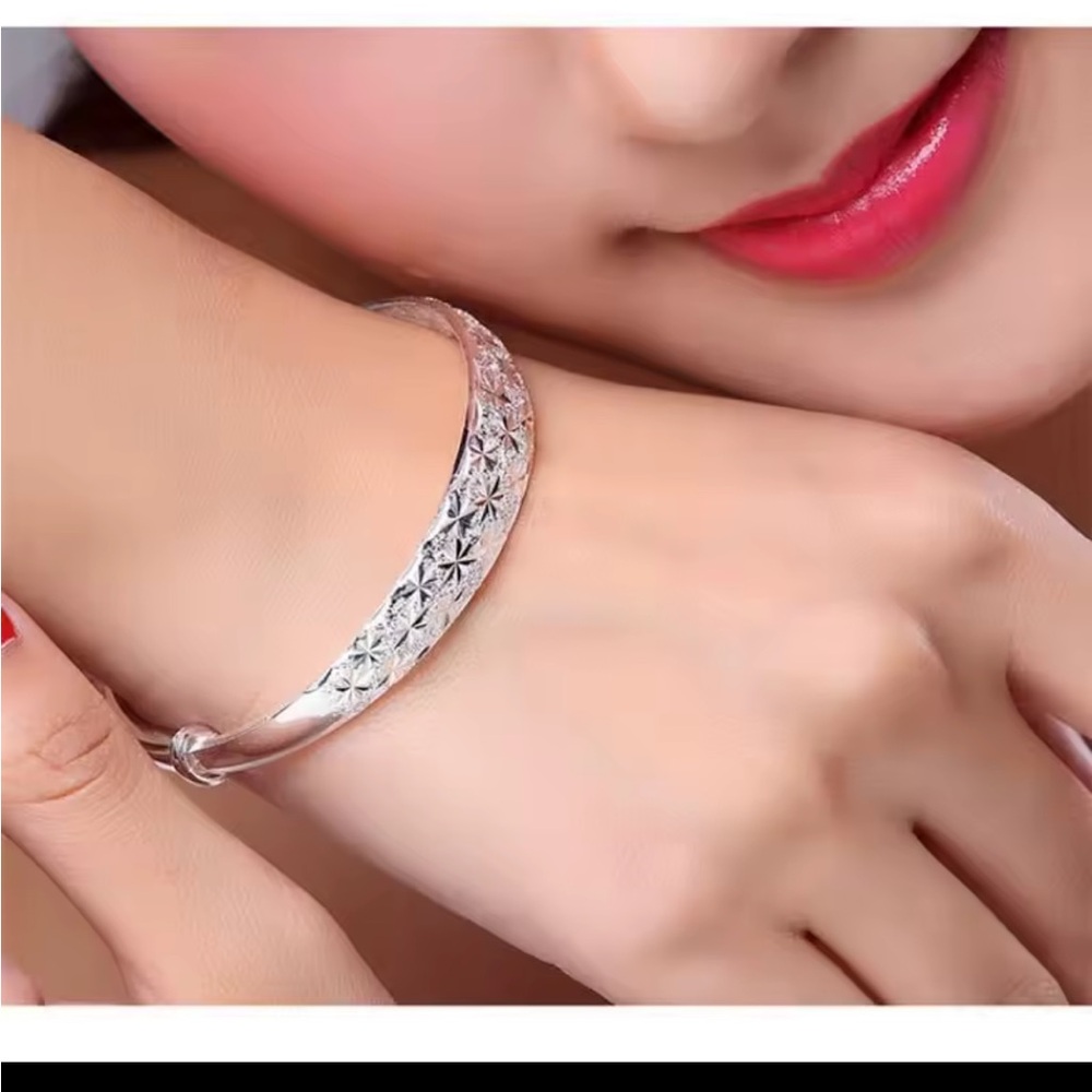 925 Sterling Silver Diamond Cut Bracelet - Picture 5 of 10